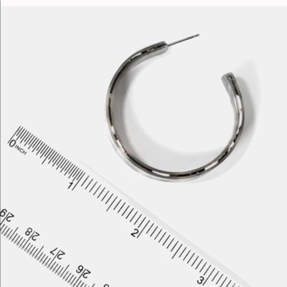 Black and White Resin Hoop Earrings - Picture 2 of 2